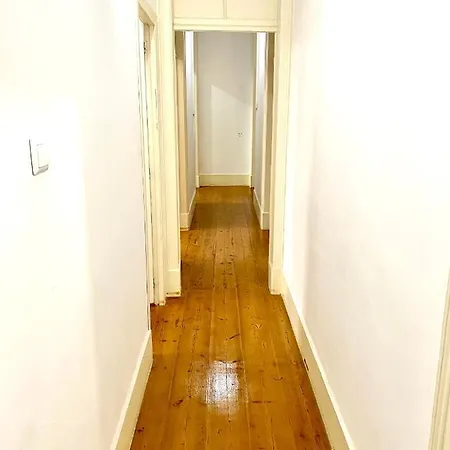 Artdeco Chiado 4 - Large Comfortable Double With Shared Bathroom 3* リスボン