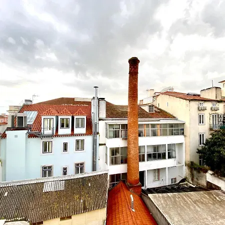 ゲストハウス Artdeco Chiado 4 - Large Comfortable Double With Shared Bathroom 3*