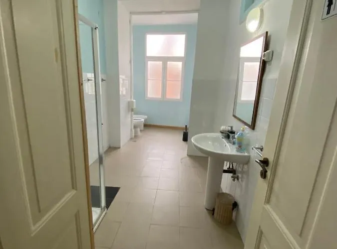 Artdeco Chiado 4 - Large Comfortable Double With Shared Bathroom Penzion Lisboa