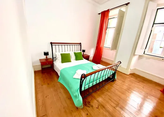 Penzion Artdeco Chiado 4 - Large Comfortable Double With Shared Bathroom