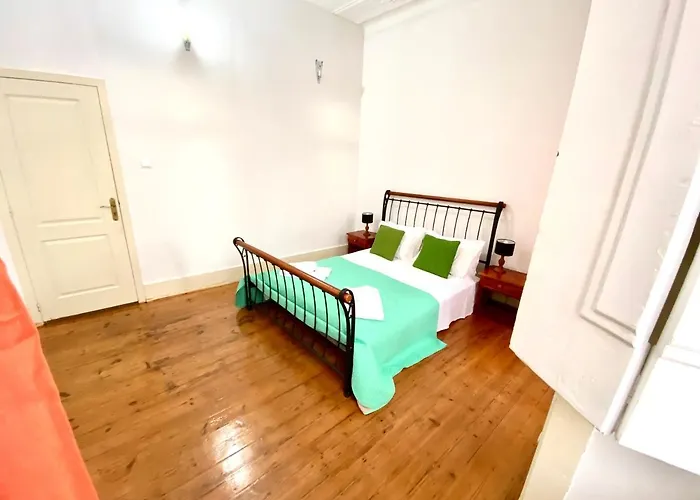 Artdeco Chiado 4 - Large Comfortable Double With Shared Bathroom 3*