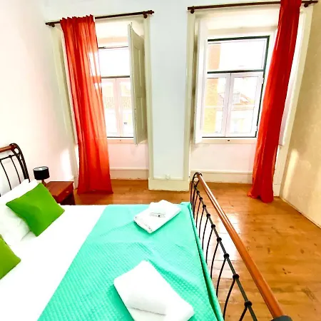 Artdeco Chiado 4 - Large Comfortable Double With Shared Bathroom Maison d'hôtes